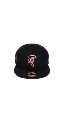 SYNA X NEWERA 9FIFTY SNAPBACK CAP - BLACK/ROSE GOLD